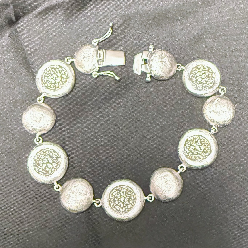 Beautiful Silver or Gold Women's Bracelet - Picture 3 of 5